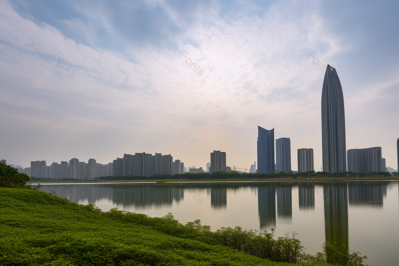 户外绿草地清澈湖面高楼大厦实拍摄影图,高清,摄影图,摄影图片,图片大全,摄影图免费下载
